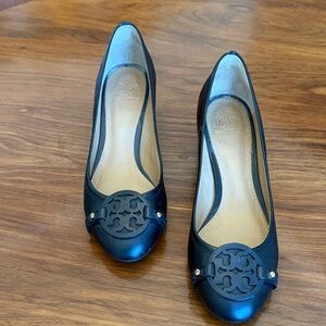Tory Burch Black Pumps with Logo Detail